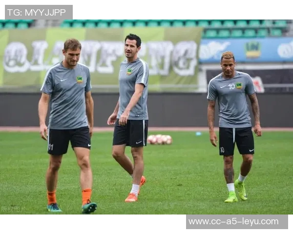 鲍威尔称赞哈克斯赛场表现出色应当入选最佳第六人候选名单