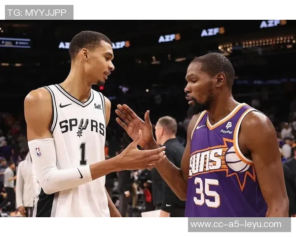 杜兰特强调团队协作的重要性六人得分上双展现球队整体实力